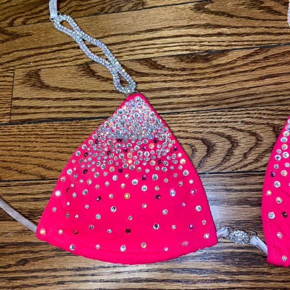 Competition bikini - Picture 2 of 8